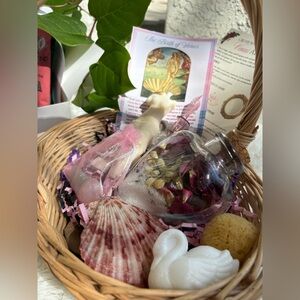 Bath & Body Gift Set Rose Petal Bath Soak - Venus Goddess Candle